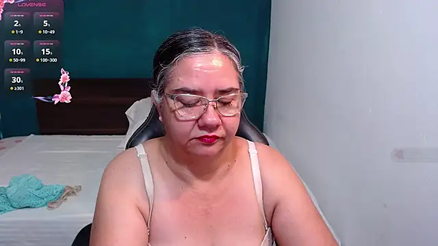 Snapshot of scaelettdubois chatting on October 2025 12:19:02 AM scaelettdubois online show from October 2025 12:19:02 AM