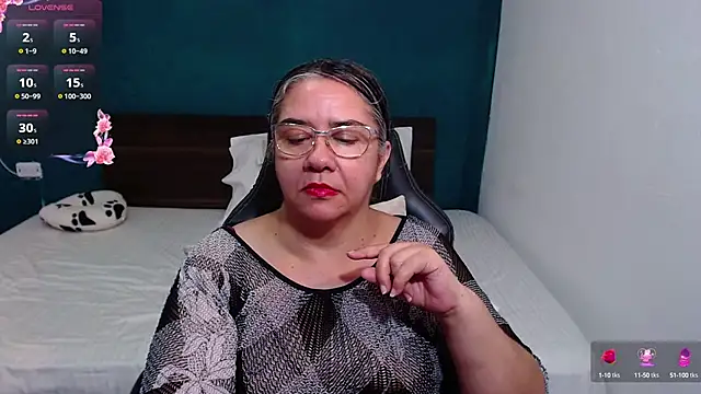 Snapshot of scaelettdubois chatting on October 2025 02:10:01 AM scaelettdubois online show from October 2025 02:10:01 AM