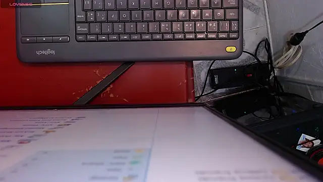 Snapshot of scaelettdubois chatting on November 2025 01:15:01 AM scaelettdubois online show from November 2025 01:15:01 AM