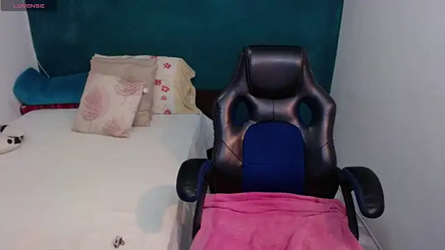 Snapshot of scaelettdubois chatting on April 2026 12:52:02 AM scaelettdubois online show from April 2026 12:52:02 AM