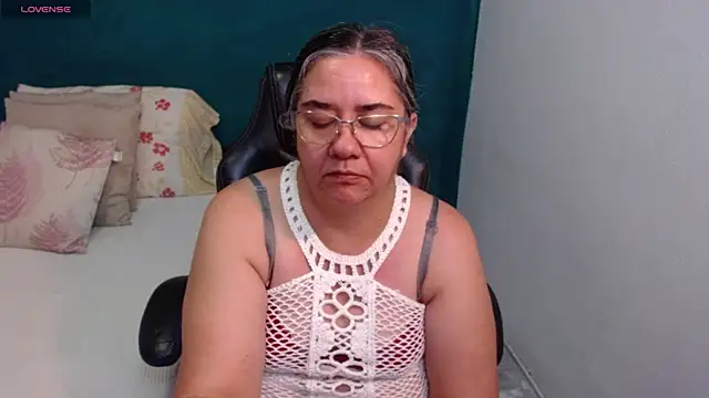 Snapshot of scaelettdubois chatting on April 2026 04:46:01 AM scaelettdubois online show from April 2026 04:46:01 AM