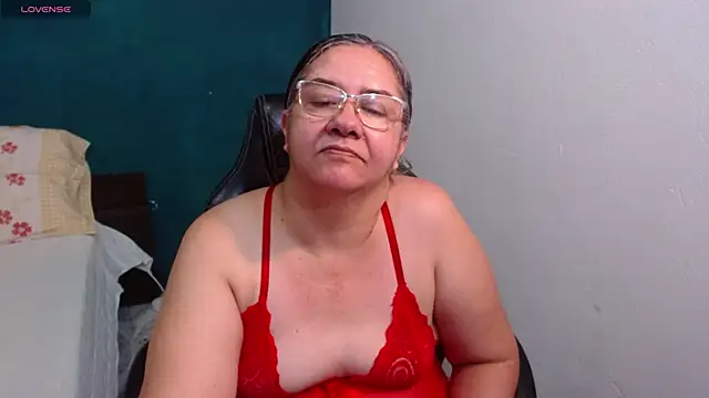 Snapshot of scaelettdubois chatting on April 2026 03:56:01 AM scaelettdubois online show from April 2026 03:56:01 AM