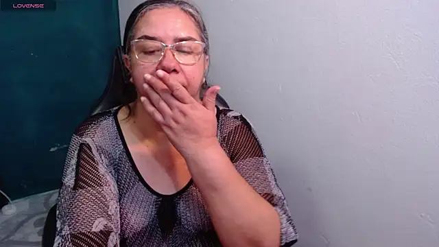 Snapshot of scaelettdubois chatting on April 2026 02:05:02 AM scaelettdubois online show from April 2026 02:05:02 AM