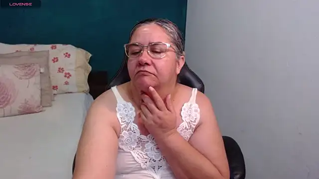 scaelettdubois online show from April 2026 02:18:01 AM