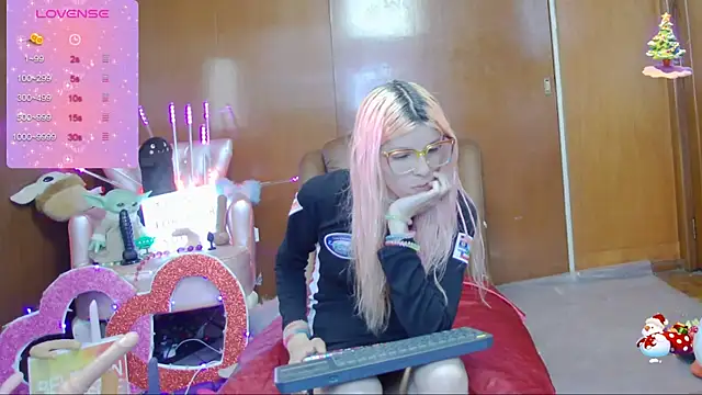 Skinygirl online show from March 2025 11:38:01 PM