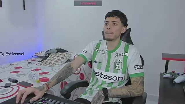 Snapshot of steve_latin chatting on February 2026 01:59:02 AM steve latin online show from February 2026 01:59:02 AM