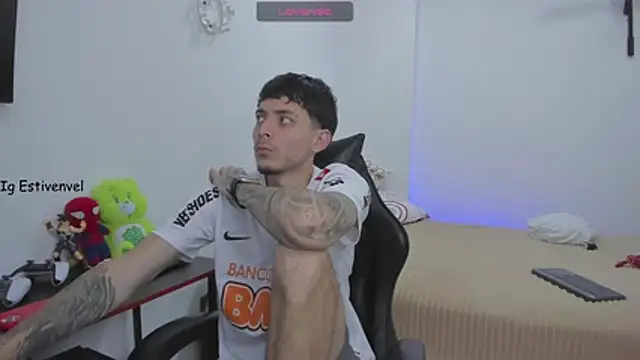 Snapshot of steve_latin chatting on February 2026 10:42:01 PM steve latin online show from February 2026 10:42:01 PM