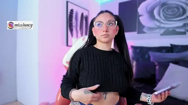 lucy neil online show from September 2025 07:05:01 PM