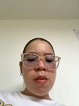 Lucyklein2022 online show from March 2026 04:40:02 PM