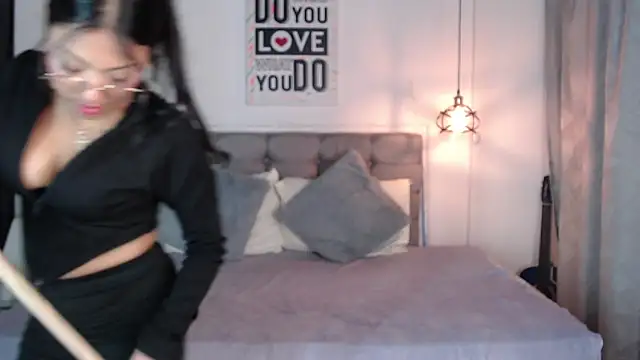 Snapshot of vaness_weet chatting on January 2025 01:21:01 AM vaness weet online show from January 2025 01:21:01 AM