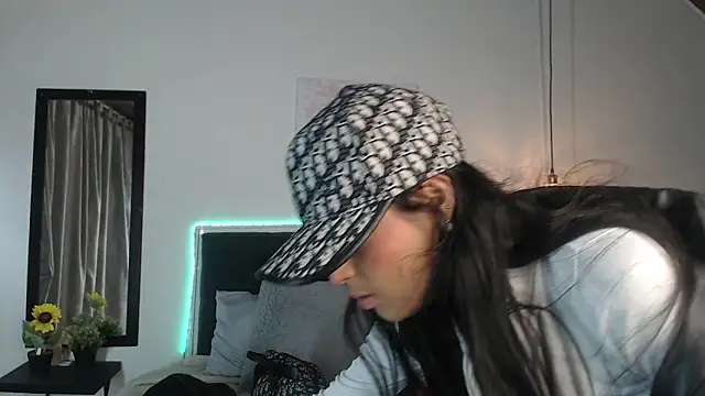 Snapshot of vaness_weet chatting on January 2025 08:16:02 PM vaness weet online show from January 2025 08:16:02 PM