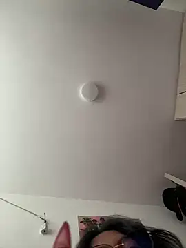 Snapshot of vaness_weet chatting on January 2025 07:31:02 PM vaness weet online show from January 2025 07:31:02 PM