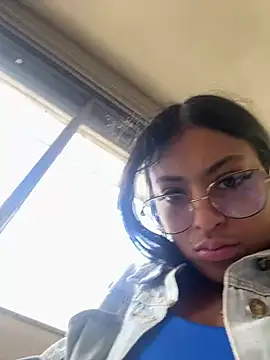 Snapshot of vaness_weet chatting on January 2025 02:52:02 PM vaness weet online show from January 2025 02:52:02 PM