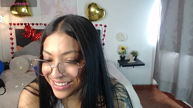 Snapshot of vaness_weet chatting on January 2025 08:35:02 PM vaness weet online show from January 2025 08:35:02 PM