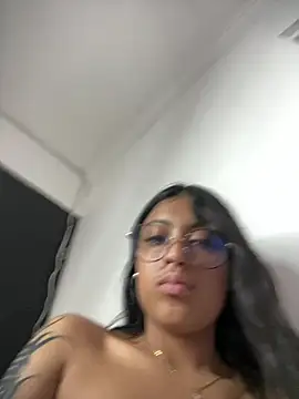 Snapshot of vaness_weet chatting on February 2025 07:49:01 PM vaness weet online show from February 2025 07:49:01 PM