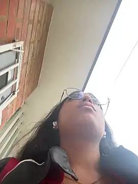 Snapshot of vaness_weet chatting on February 2025 08:21:01 PM vaness weet online show from February 2025 08:21:01 PM