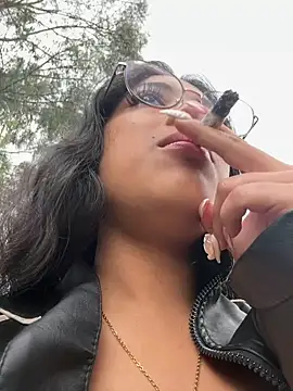 Snapshot of vaness_weet chatting on February 2025 01:30:02 PM vaness weet online show from February 2025 01:30:02 PM