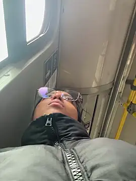 Snapshot of vaness_weet chatting on February 2025 08:05:01 PM vaness weet online show from February 2025 08:05:01 PM