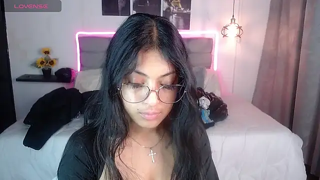 Snapshot of vaness_weet chatting on February 2025 07:27:02 PM vaness weet online show from February 2025 07:27:02 PM