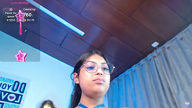 Snapshot of vaness_weet chatting on February 2025 10:36:02 PM vaness weet online show from February 2025 10:36:02 PM