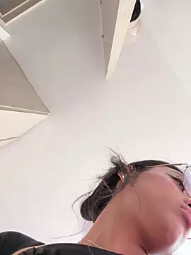 Snapshot of vaness_weet chatting on March 2025 07:34:01 PM vaness weet online show from March 2025 07:34:01 PM