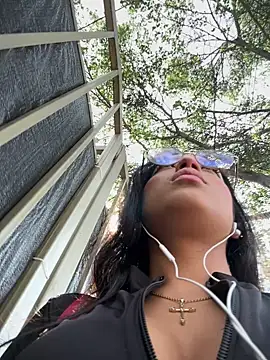 Snapshot of vaness_weet chatting on March 2025 08:03:02 PM vaness weet online show from March 2025 08:03:02 PM