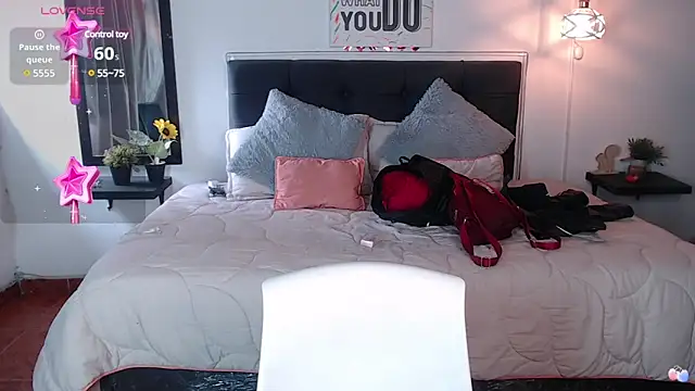 Snapshot of vaness_weet chatting on March 2025 05:50:02 PM vaness weet online show from March 2025 05:50:02 PM