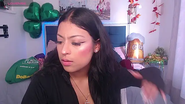 Snapshot of vaness_weet chatting on March 2025 08:30:01 PM vaness weet online show from March 2025 08:30:01 PM