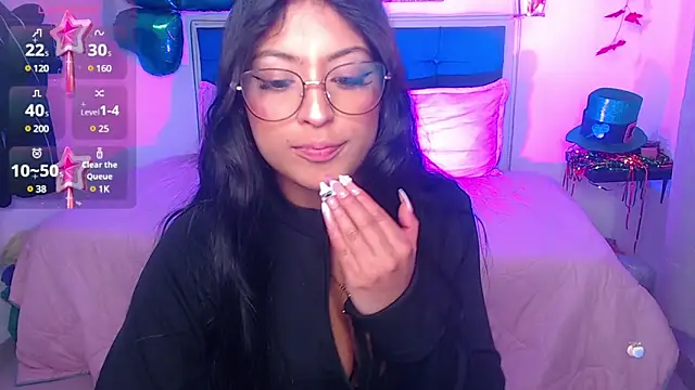 Snapshot of vaness_weet chatting on March 2025 11:32:01 PM vaness weet online show from March 2025 11:32:01 PM