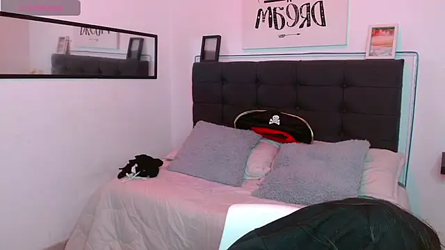 Snapshot of vaness_weet chatting on October 2025 08:09:02 PM vaness weet online show from October 2025 08:09:02 PM