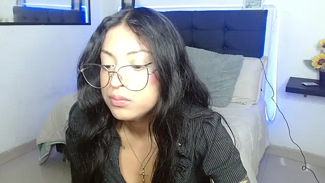 Snapshot of vaness_weet chatting on November 2025 07:25:01 PM vaness weet online show from November 2025 07:25:01 PM