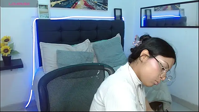 Snapshot of vaness_weet chatting on November 2025 07:36:02 PM vaness weet online show from November 2025 07:36:02 PM