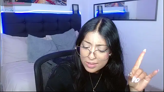 Snapshot of vaness_weet chatting on November 2025 07:37:02 PM vaness weet online show from November 2025 07:37:02 PM