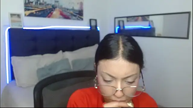 Snapshot of vaness_weet chatting on December 2025 09:13:02 PM vaness weet online show from December 2025 09:13:02 PM