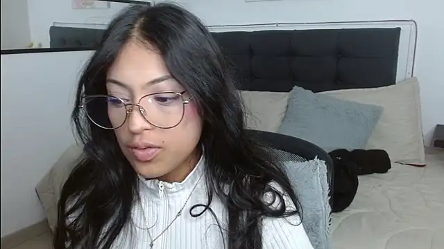 vaness weet online show from April 2026 07:49:02 PM