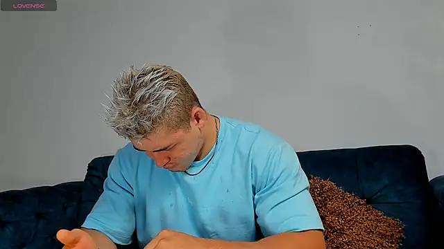 Leonsmoron online show from December 2024 11:18:02 AM