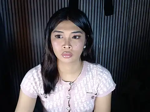 Snapshot of Maria-Moore chatting on October 2025 03:43:01 PM Maria-Moore online show from October 2025 03:43:01 PM