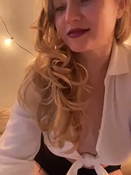 Lady  Maria online show from February 2025 07:25:02 PM