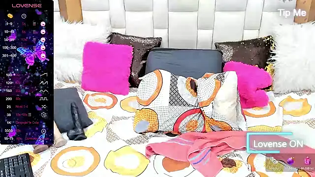 Snapshot of BellaKarla chatting on December 2024 12:19:01 AM BellaKarla online show from December 2024 12:19:01 AM