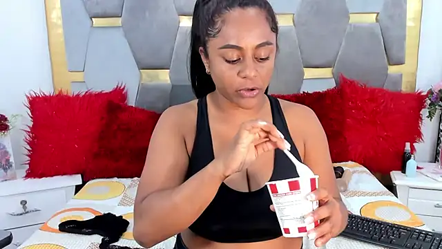 Snapshot of BellaKarla chatting on January 2025 11:12:02 PM BellaKarla online show from January 2025 11:12:02 PM