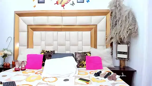 Snapshot of BellaKarla chatting on January 2025 07:39:01 PM BellaKarla online show from January 2025 07:39:01 PM