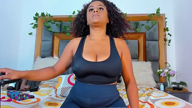 Snapshot of BellaKarla chatting on February 2025 07:59:01 PM BellaKarla online show from February 2025 07:59:01 PM