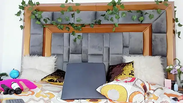 Snapshot of BellaKarla chatting on February 2025 03:47:01 PM BellaKarla online show from February 2025 03:47:01 PM