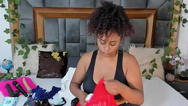 Snapshot of BellaKarla chatting on March 2025 07:42:02 PM BellaKarla online show from March 2025 07:42:02 PM