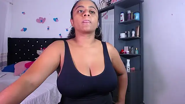 BellaKarla online show from May 2026 08:17:01 PM