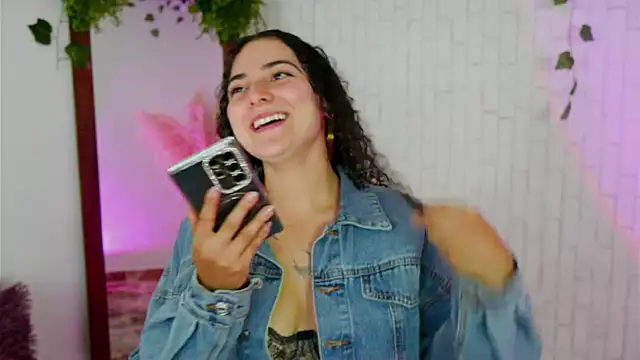 Snapshot of merida_bell18 chatting on September 2025 11:10:01 PM merida bell18 online show from September 2025 11:10:01 PM