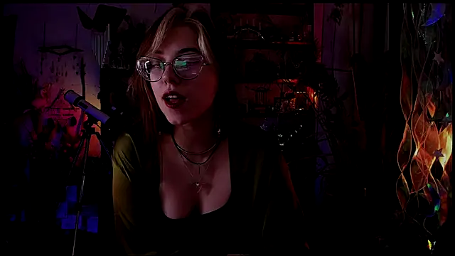 Snapshot of Scarlett_Wanner chatting on December 2024 08:06:02 PM Scarlett Wanner online show from December 2024 08:06:02 PM