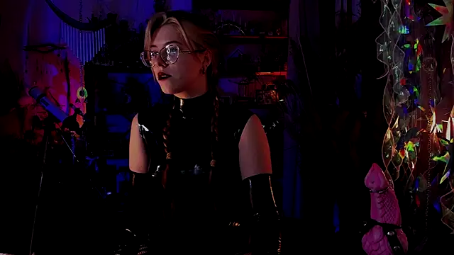 Snapshot of Scarlett_Wanner chatting on December 2024 07:42:02 PM Scarlett Wanner online show from December 2024 07:42:02 PM