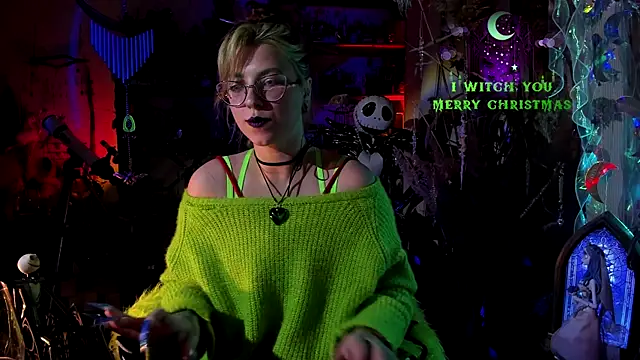 Snapshot of Scarlett_Wanner chatting on December 2024 07:33:01 PM Scarlett Wanner online show from December 2024 07:33:01 PM