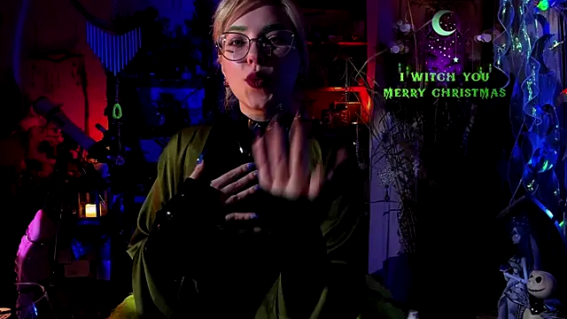 Snapshot of Scarlett_Wanner chatting on December 2024 07:43:02 PM Scarlett Wanner online show from December 2024 07:43:02 PM